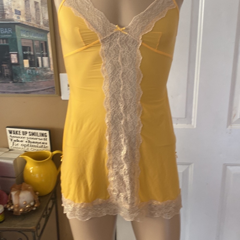 Victoria’s Secret chemise - Picture 3 of 10